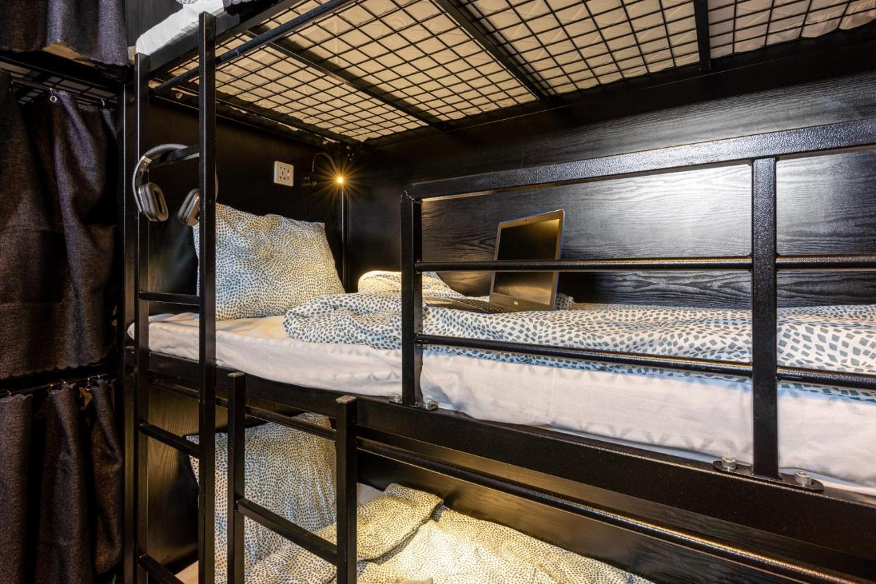 Bee Hostel Лимасол Екстериор снимка
