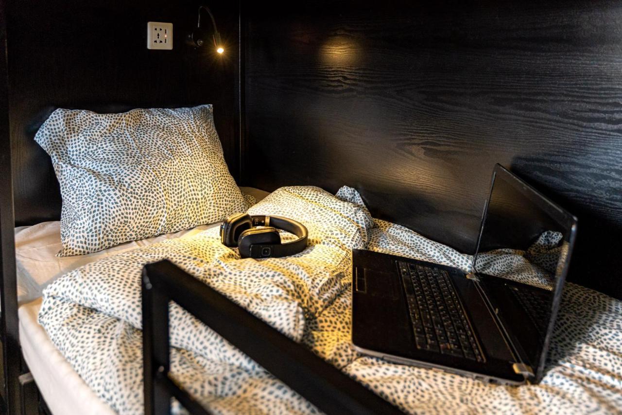 Bee Hostel Лимасол Екстериор снимка
