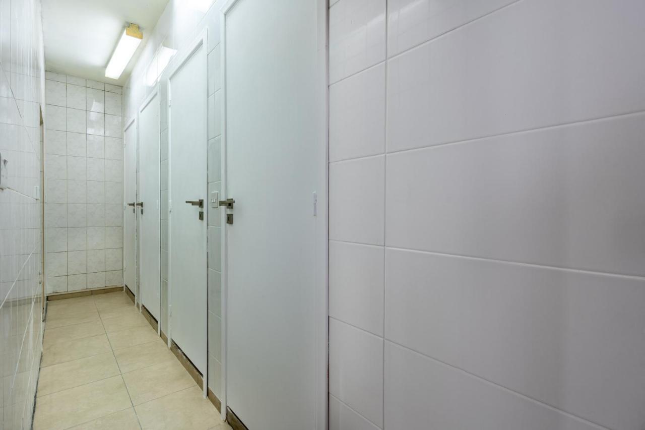 Bee Hostel Лимасол Екстериор снимка