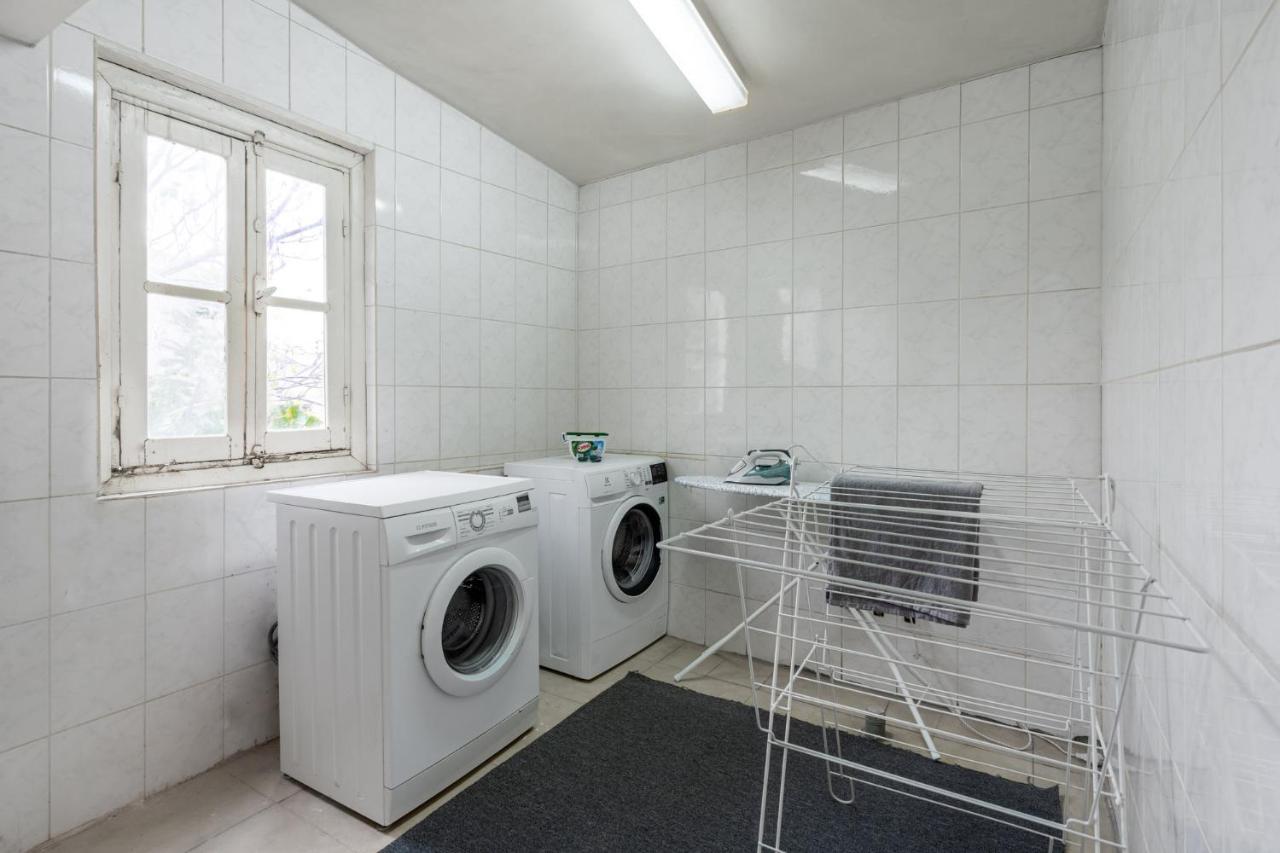Bee Hostel Лимасол Екстериор снимка