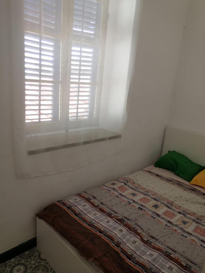 Bee Hostel Лимасол Екстериор снимка