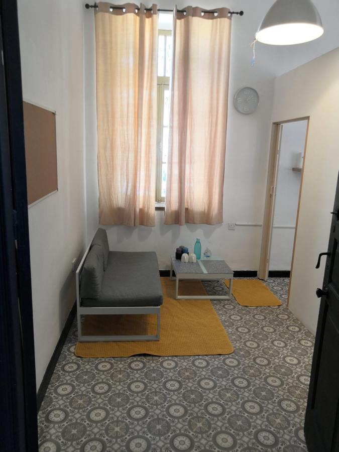 Bee Hostel Лимасол Екстериор снимка