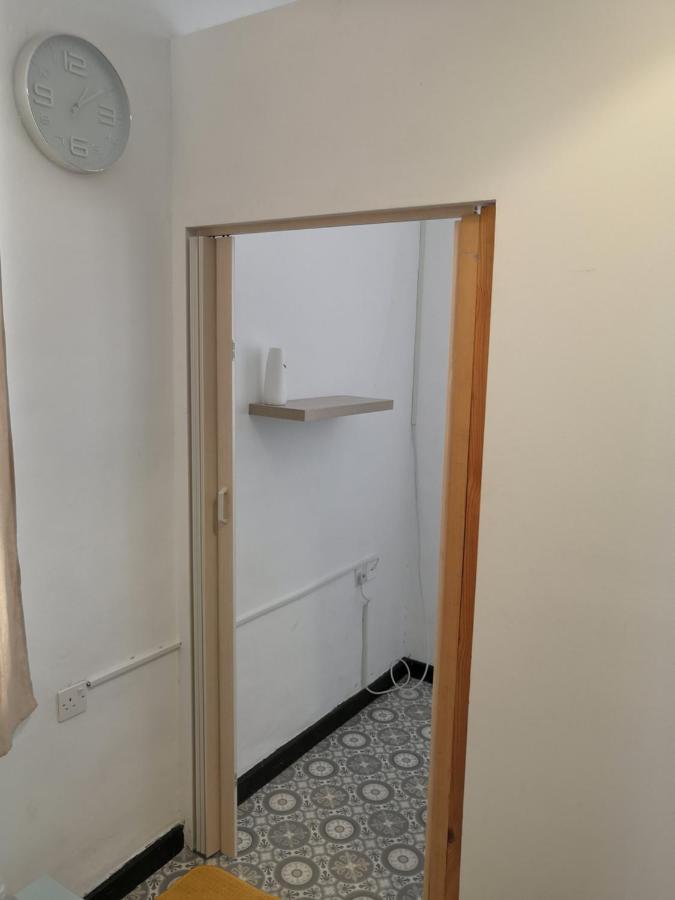 Bee Hostel Лимасол Екстериор снимка